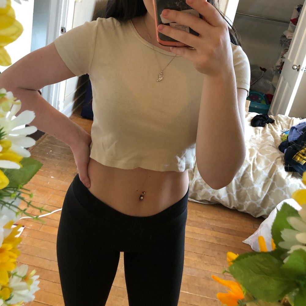 Brandy Melville crop tee
